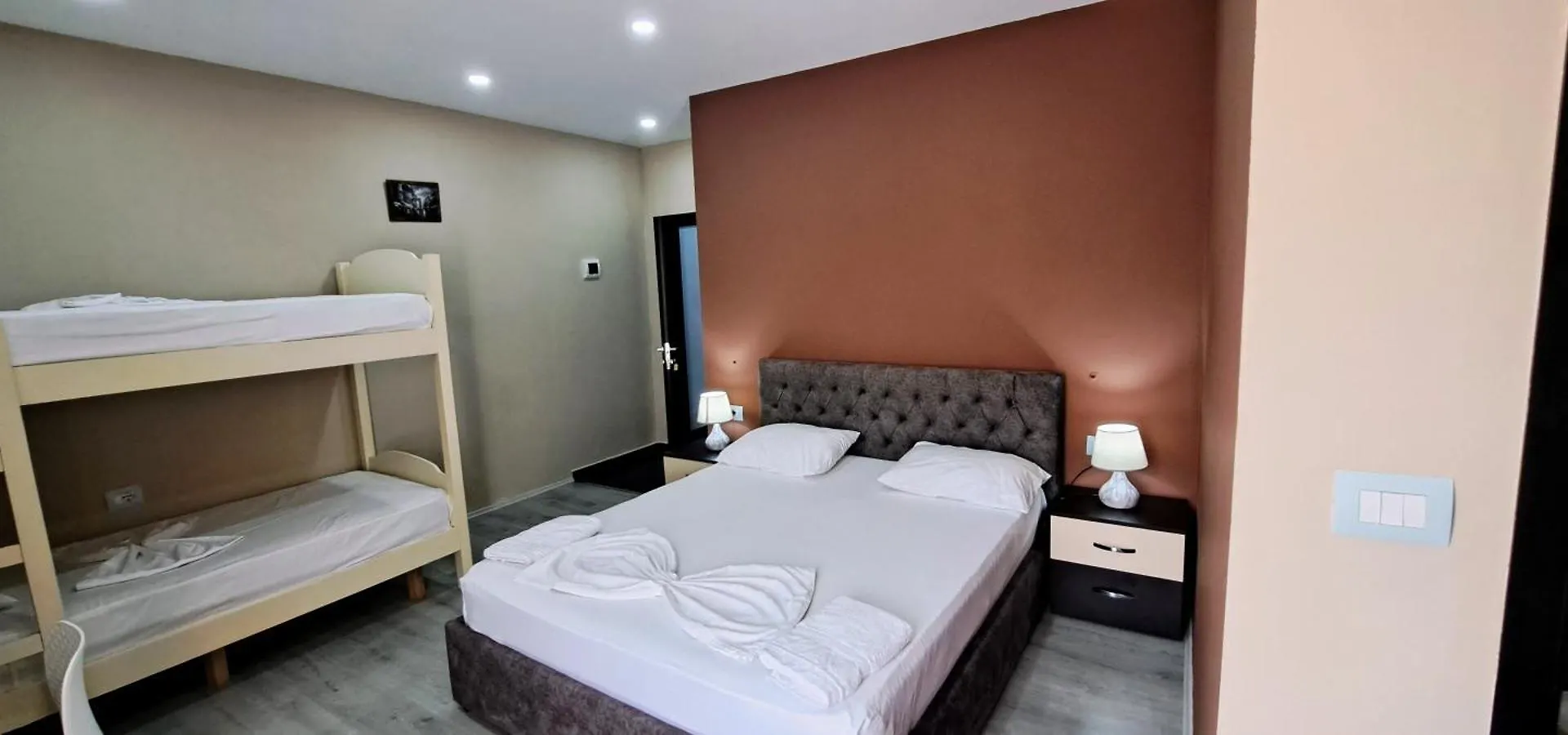 Citycenterhotel Szkodra Hotel